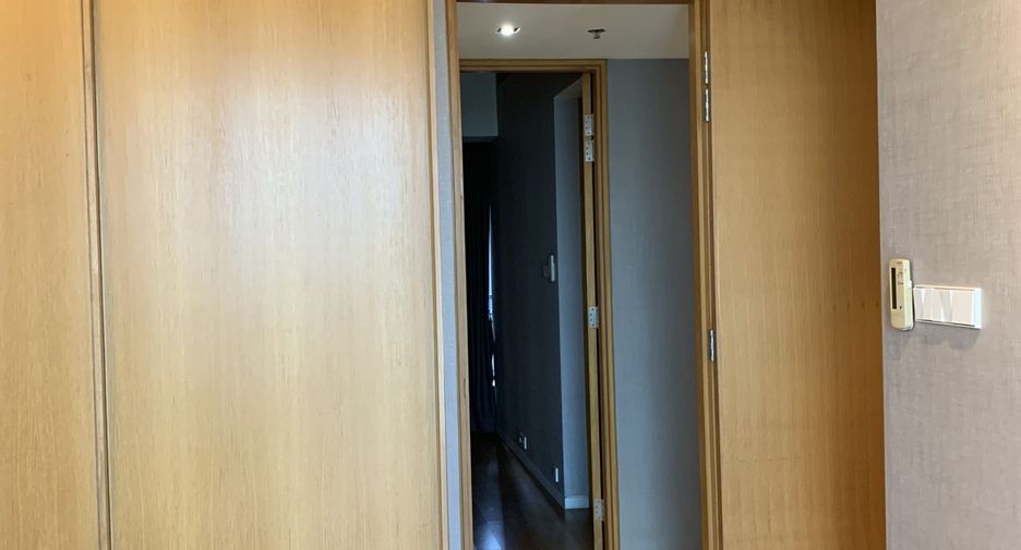 For rent 3 bedrooms condo in Sathon, Bangkok