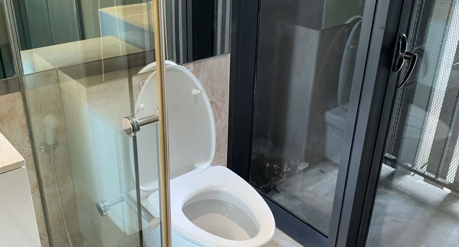 For rent 3 bedrooms condo in Sathon, Bangkok