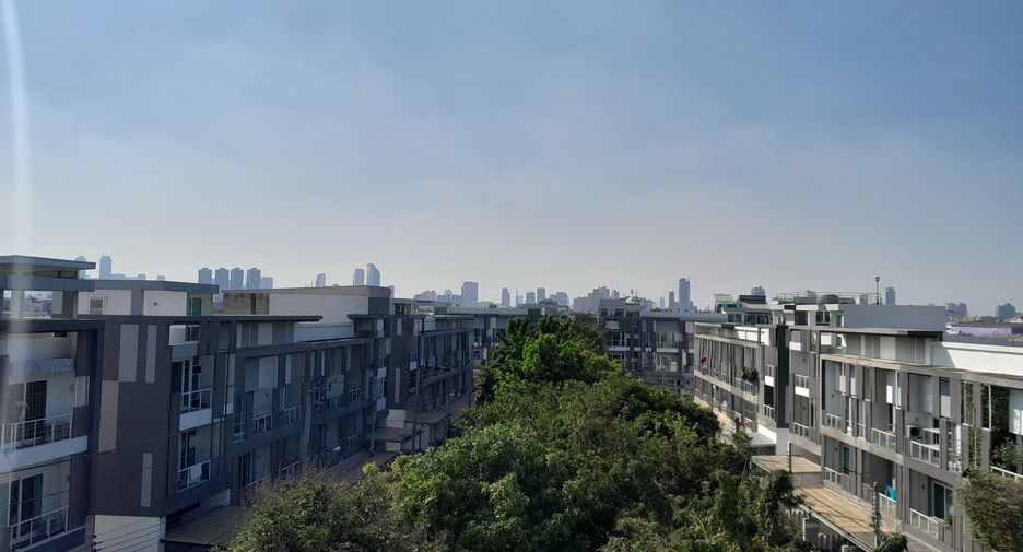 For sale and for rent 3 bedrooms townhouse in Wang Thonglang, Bangkok
