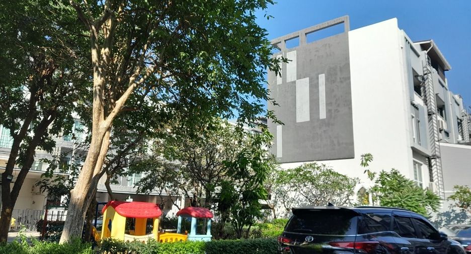 For sale and for rent 3 bedrooms townhouse in Wang Thonglang, Bangkok