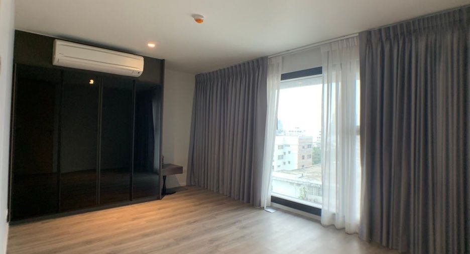 For rent 2 bedrooms condo in Sathon, Bangkok