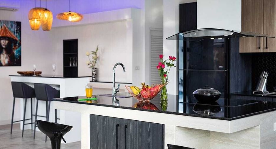 Villa en alquiler de 5 habitaciones en Mueang Phuket, Phuket