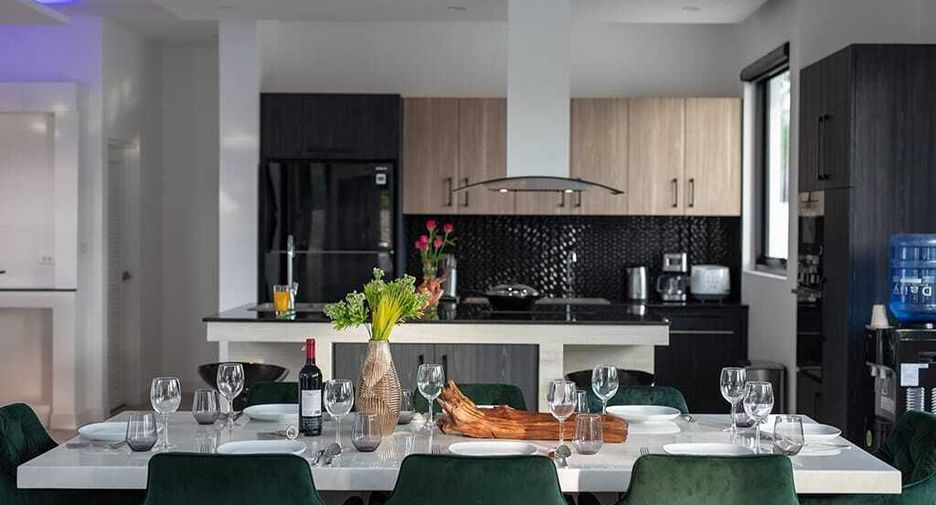 Villa en alquiler de 5 habitaciones en Mueang Phuket, Phuket