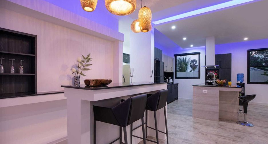 Villa en alquiler de 5 habitaciones en Mueang Phuket, Phuket