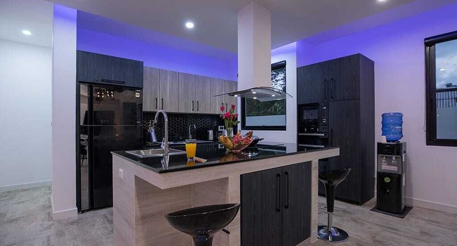 Villa en alquiler de 5 habitaciones en Mueang Phuket, Phuket