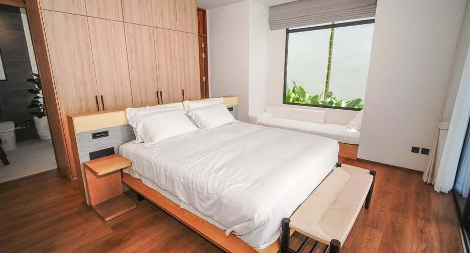For rent 4 bedrooms villa in Mueang Phuket, Phuket