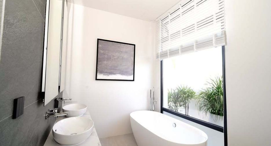 For rent 4 bedrooms villa in Mueang Phuket, Phuket