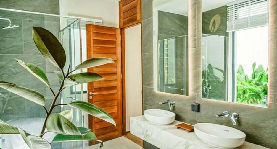 For rent 4 bedrooms villa in Mueang Phuket, Phuket