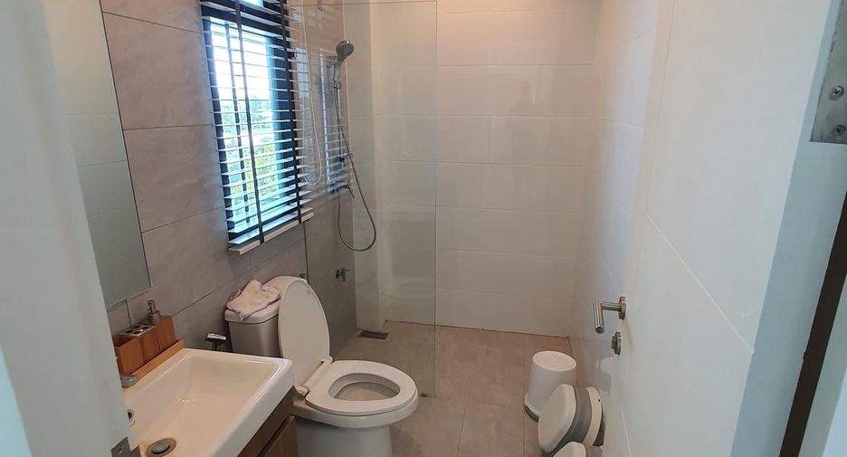 For sale 3 bedrooms townhouse in Lat Phrao, Bangkok