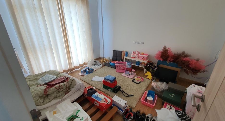 For sale 3 bedrooms townhouse in Lat Phrao, Bangkok