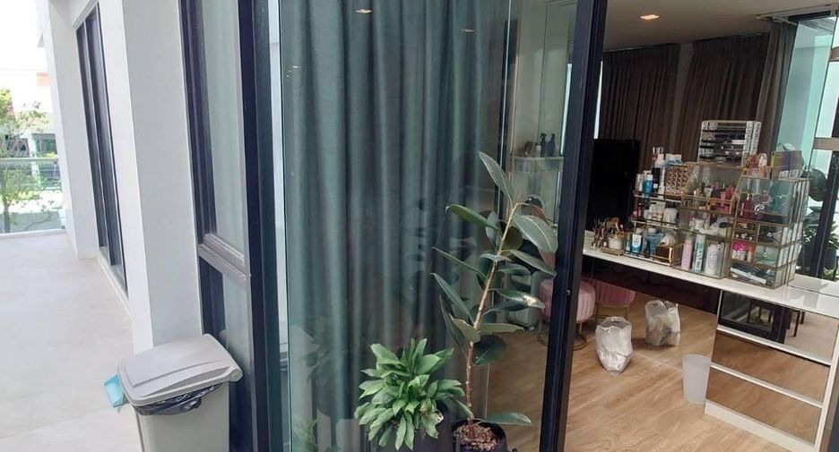 For sale 3 bedrooms townhouse in Lat Phrao, Bangkok