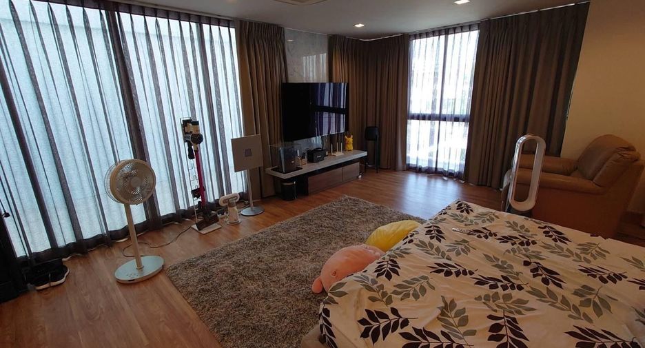 For sale 3 bedrooms townhouse in Lat Phrao, Bangkok