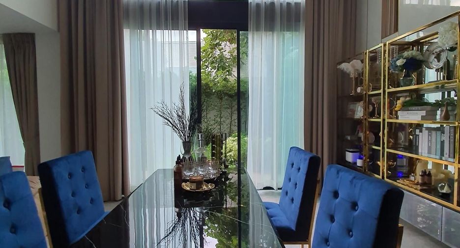 For sale 3 bedrooms townhouse in Lat Phrao, Bangkok
