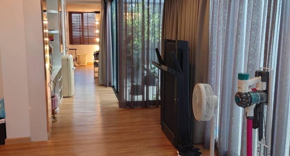 For sale 3 bedrooms townhouse in Lat Phrao, Bangkok