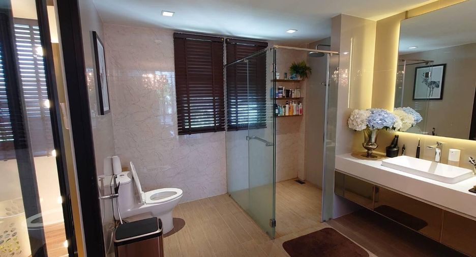For sale 3 bedrooms townhouse in Lat Phrao, Bangkok