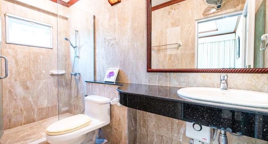 For rent 4 bedrooms villa in Mueang Phuket, Phuket