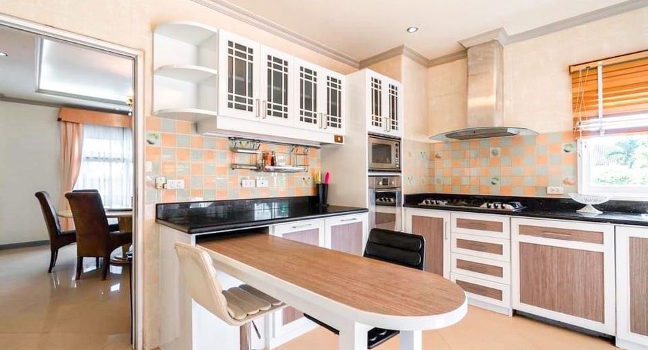 For rent 4 bedrooms villa in Mueang Phuket, Phuket