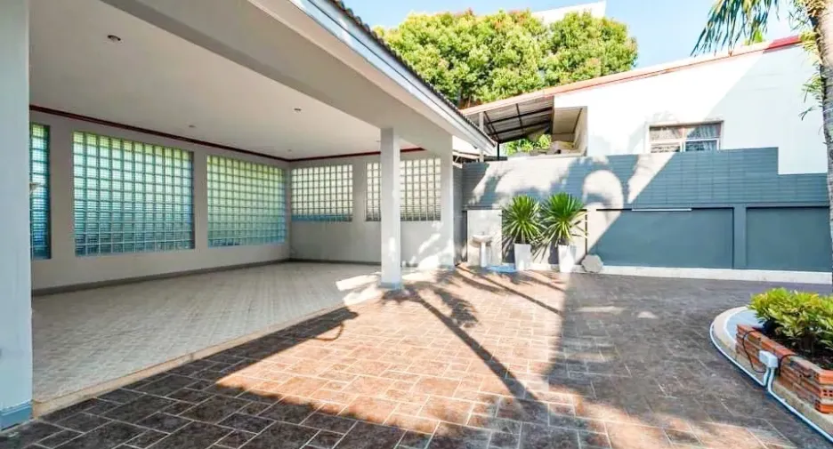 For rent 4 bedrooms villa in Mueang Phuket, Phuket