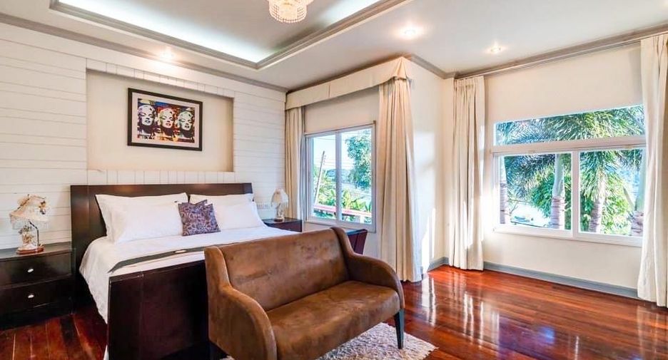 For rent 4 bedrooms villa in Mueang Phuket, Phuket
