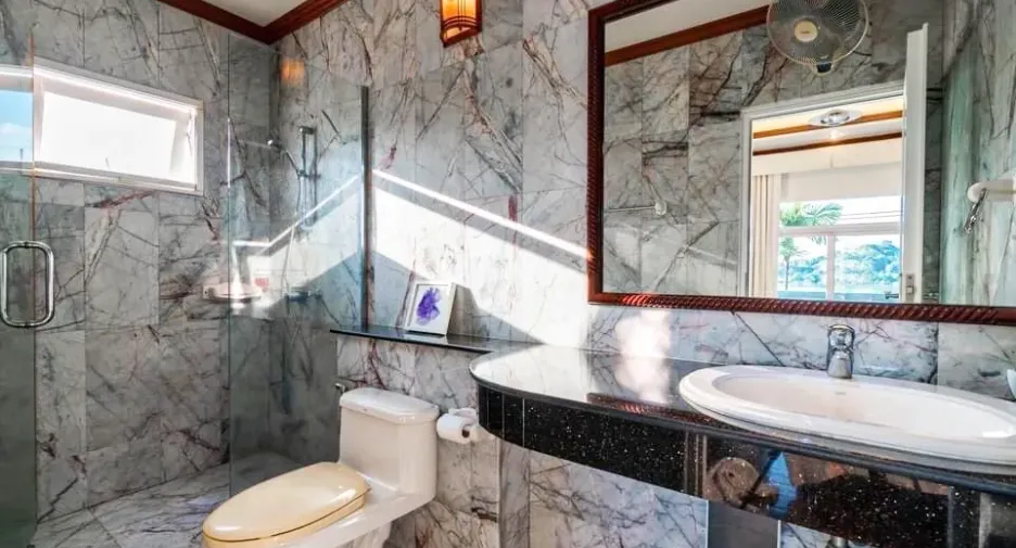 For rent 4 bedrooms villa in Mueang Phuket, Phuket
