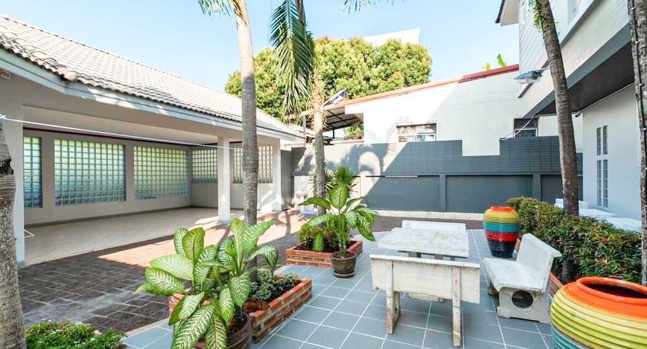 For rent 4 bedrooms villa in Mueang Phuket, Phuket