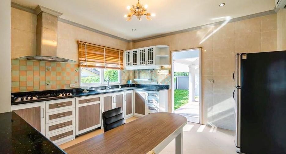 For rent 4 bedrooms villa in Mueang Phuket, Phuket