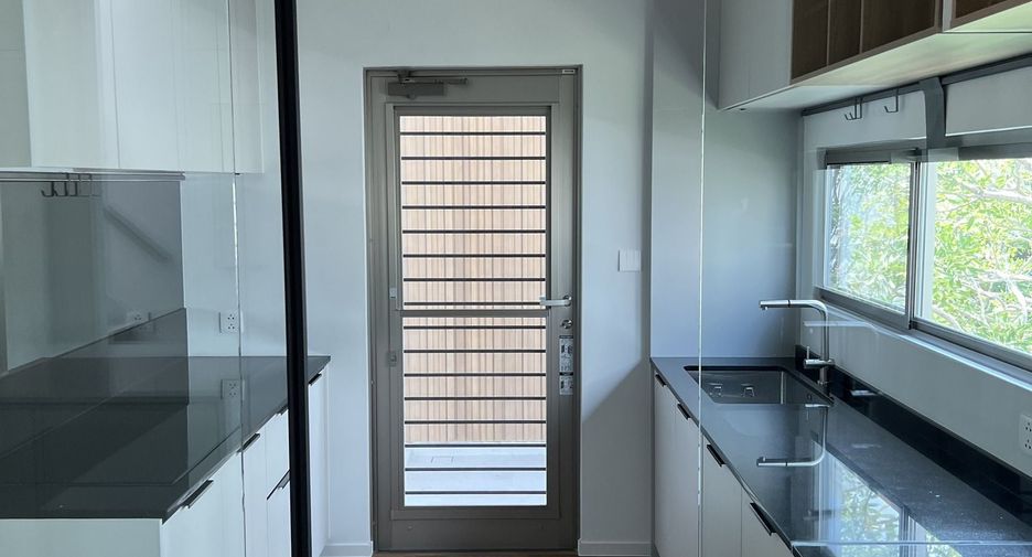 For rent 3 bedrooms house in Saphan Sung, Bangkok