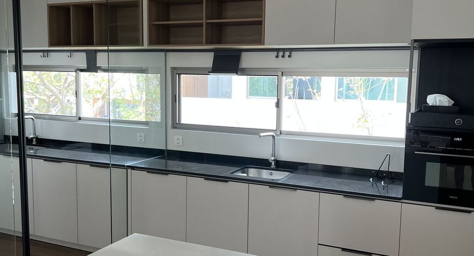 For rent 3 bedrooms house in Saphan Sung, Bangkok