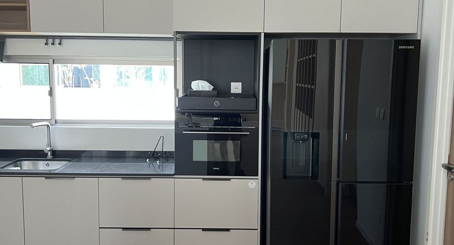 For rent 3 bedrooms house in Saphan Sung, Bangkok