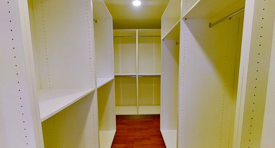 ให้เช่า 3 ห้องนอน คอนโด ใน วัฒนา, กรุงเทพฯ