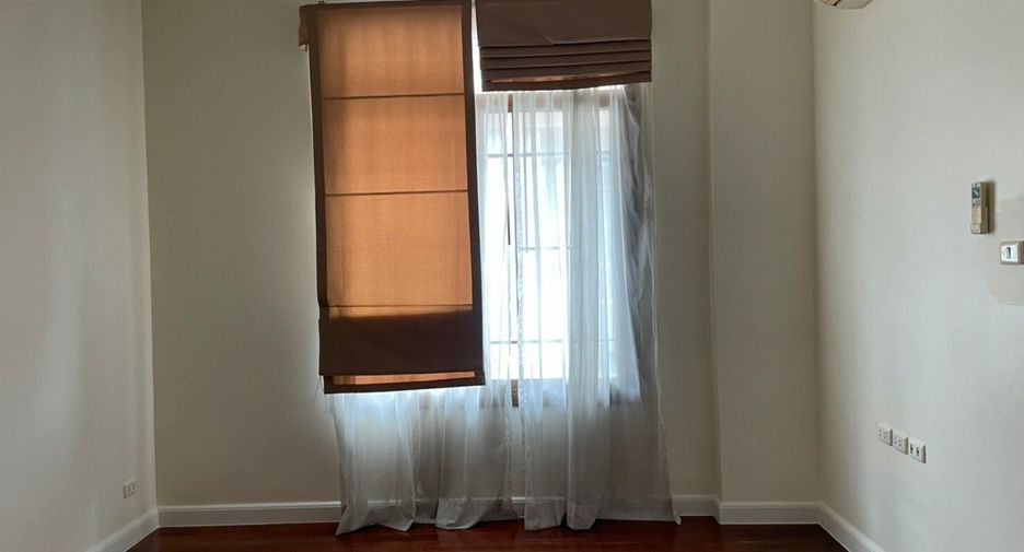 For rent 5 bedrooms house in Suan Luang, Bangkok