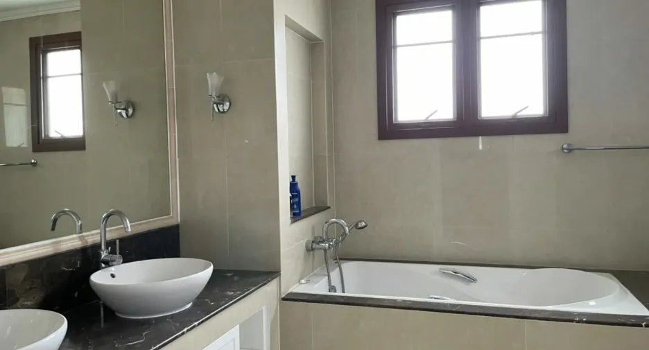 For rent 5 bedrooms house in Suan Luang, Bangkok