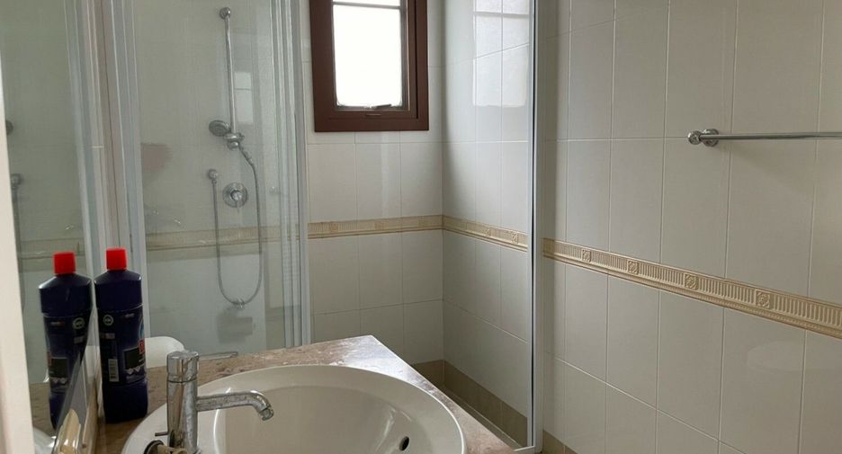 For rent 5 bedrooms house in Suan Luang, Bangkok