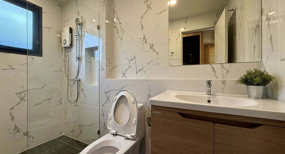 Casa en alquiler de 3 habitaciones en Bang Phli, Samut Prakan