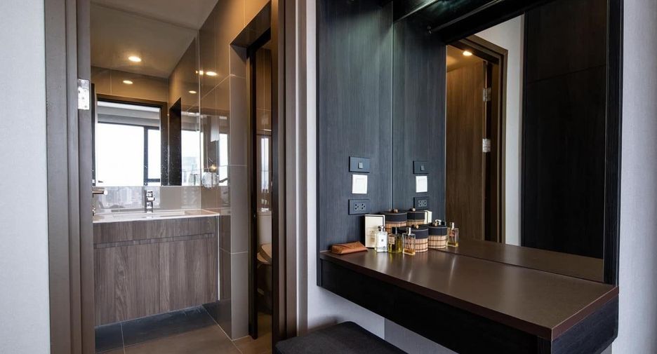 For rent 2 bedrooms condo in Watthana, Bangkok