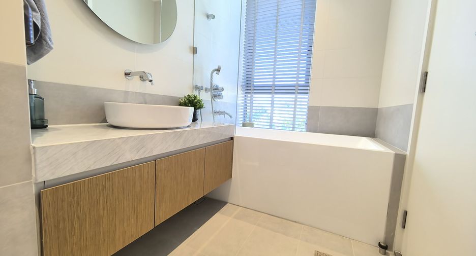 For rent 2 bedrooms condo in Watthana, Bangkok
