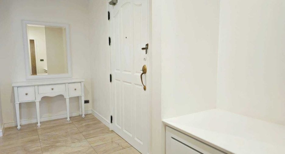 For rent 3 bedrooms condo in Khlong Toei, Bangkok