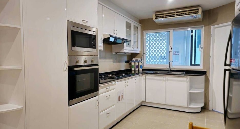 For rent 3 bedrooms condo in Khlong Toei, Bangkok
