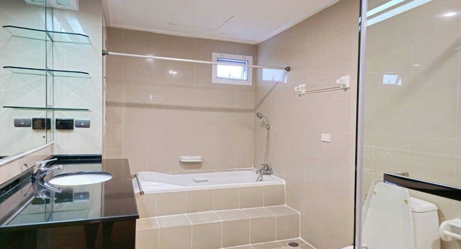 For rent 3 bedrooms condo in Khlong Toei, Bangkok