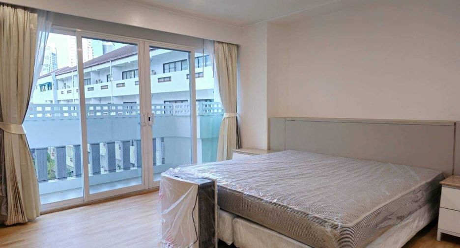 For rent 3 bedrooms condo in Khlong Toei, Bangkok