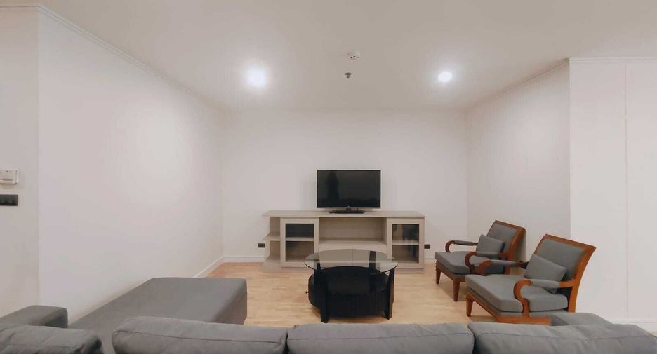 For rent 3 bedrooms condo in Khlong Toei, Bangkok