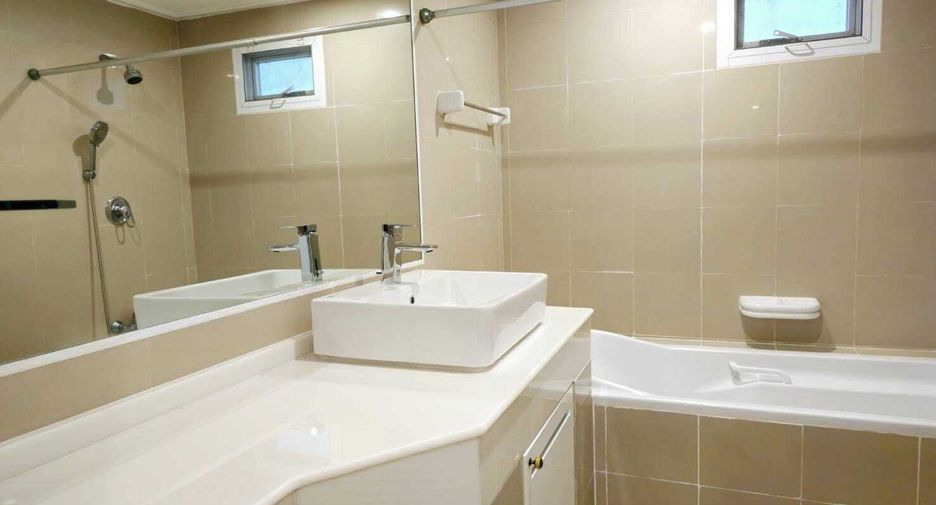 For rent 3 bedrooms condo in Khlong Toei, Bangkok