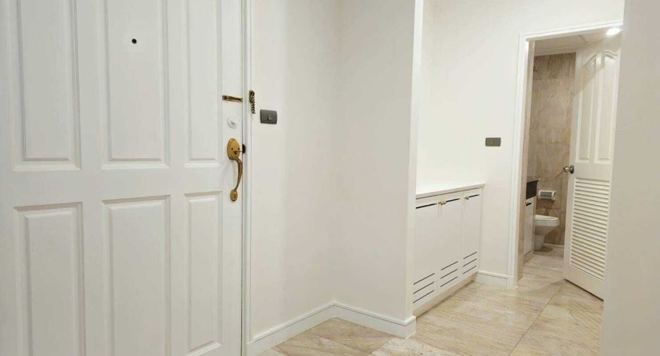 For rent 3 bedrooms condo in Khlong Toei, Bangkok