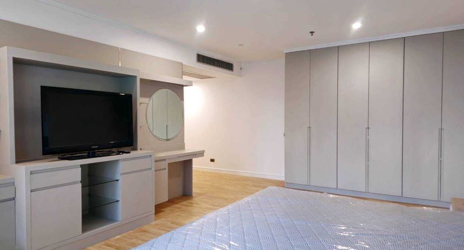 For rent 3 bedrooms condo in Khlong Toei, Bangkok