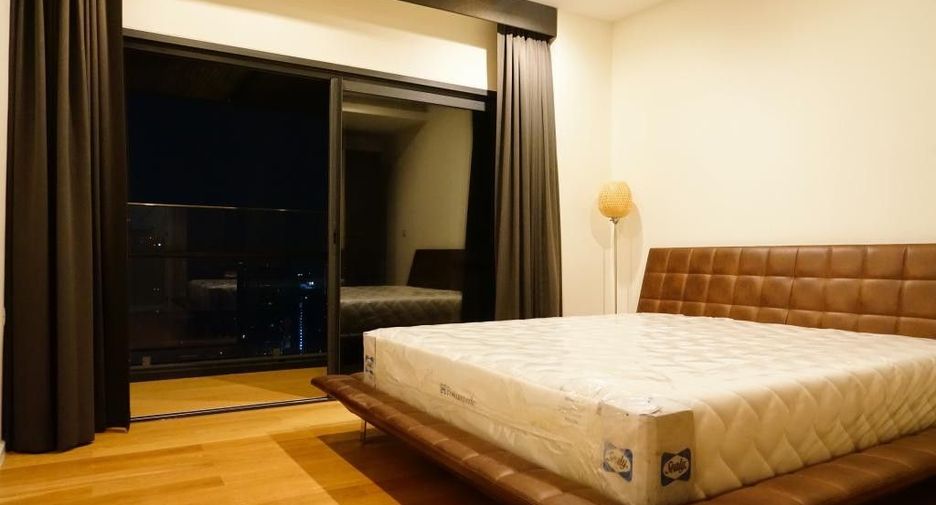 For rent 2 bedrooms condo in Watthana, Bangkok