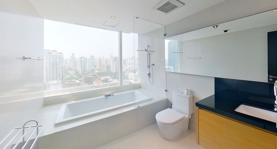 For sale 2 bedrooms condo in Watthana, Bangkok