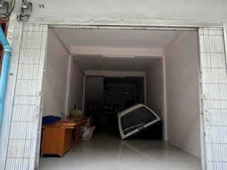 For rent 3 bedrooms townhouse in Yan Nawa, Bangkok