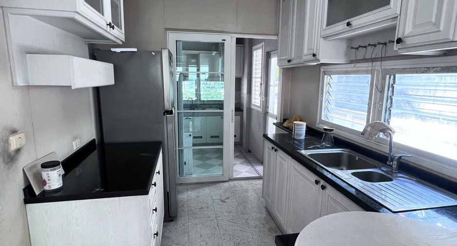 For rent 3 bedrooms house in Mueang Samut Prakan, Samut Prakan