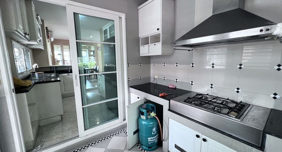 For rent 3 bedrooms house in Mueang Samut Prakan, Samut Prakan