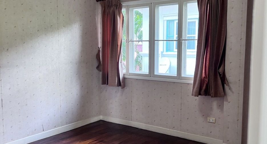 For rent 3 bedrooms house in Mueang Samut Prakan, Samut Prakan